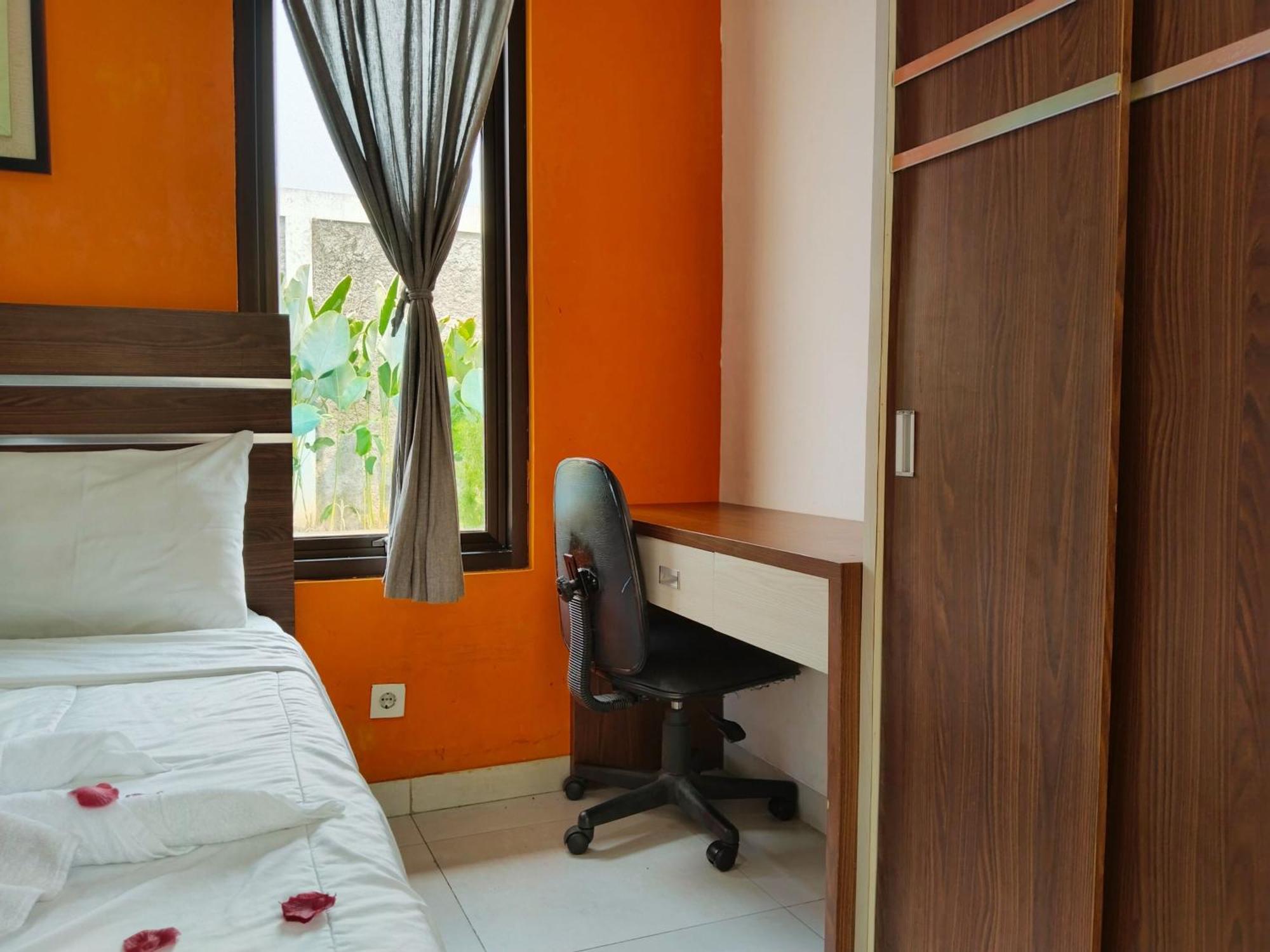 Hotel Dejati House Bekasi Exterior foto
