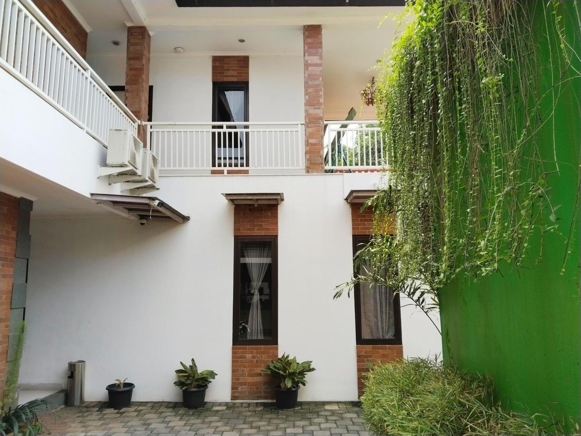 Hotel Dejati House Bekasi Exterior foto